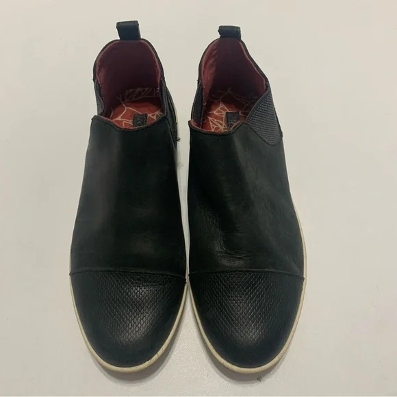 OluKai Black and Red Ankle Boots - Picture 6 of 10